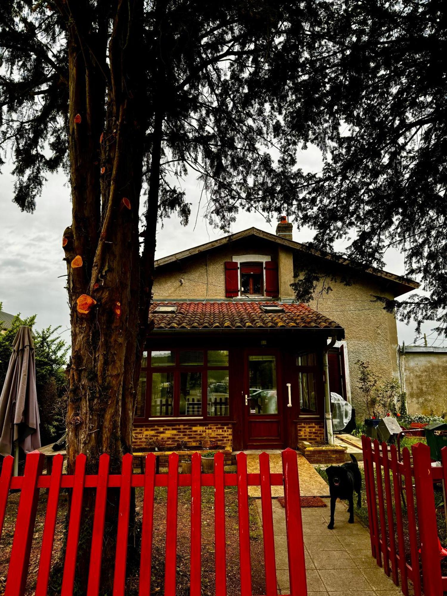 Hotel De La Gare Saint-Mihiel Bagian luar foto
